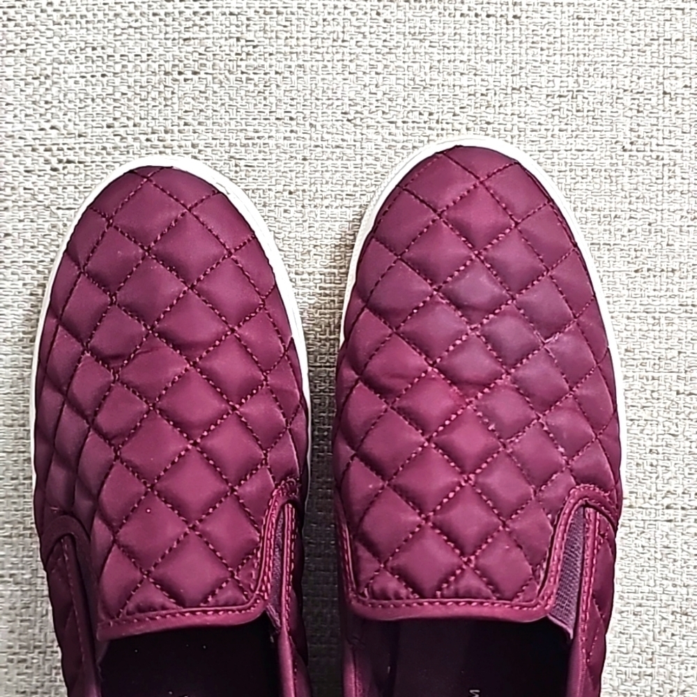 Time And Tru Memory Foam Slip On Burgundy size 9 - Picture 3 of 7